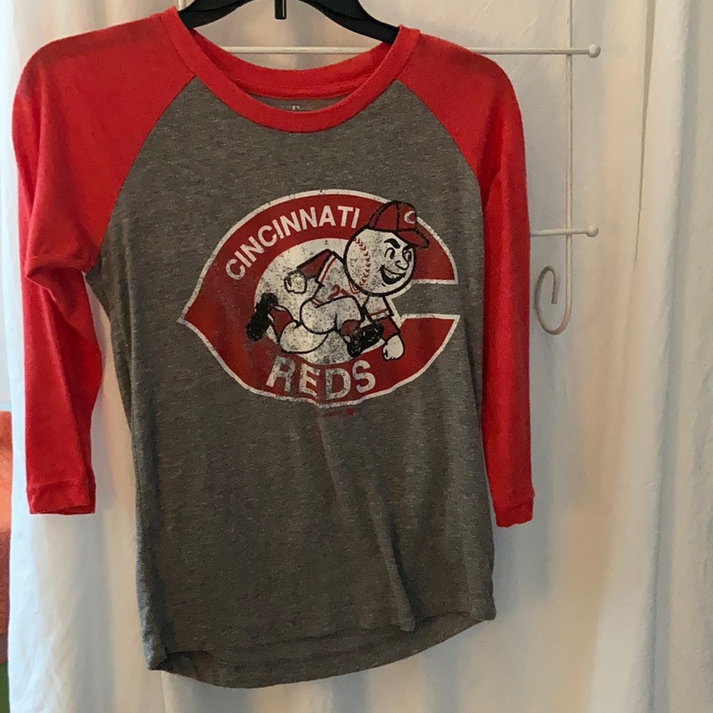 Women’s Medium Cincinnati Reds Raglan Shirt